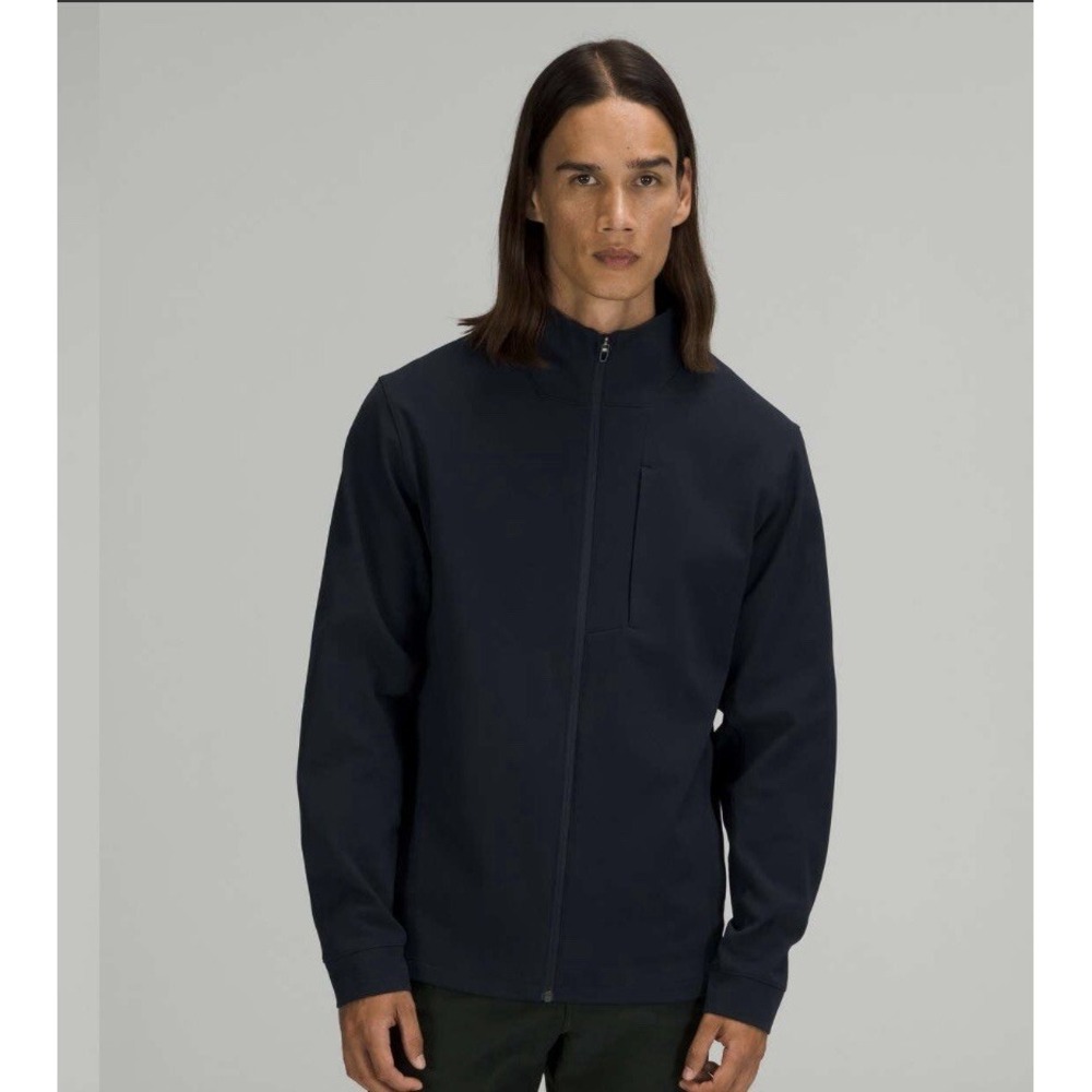 Lululemon Men's  Sojourn Jacket‎ true navy Size Medium Warpstreme EUC